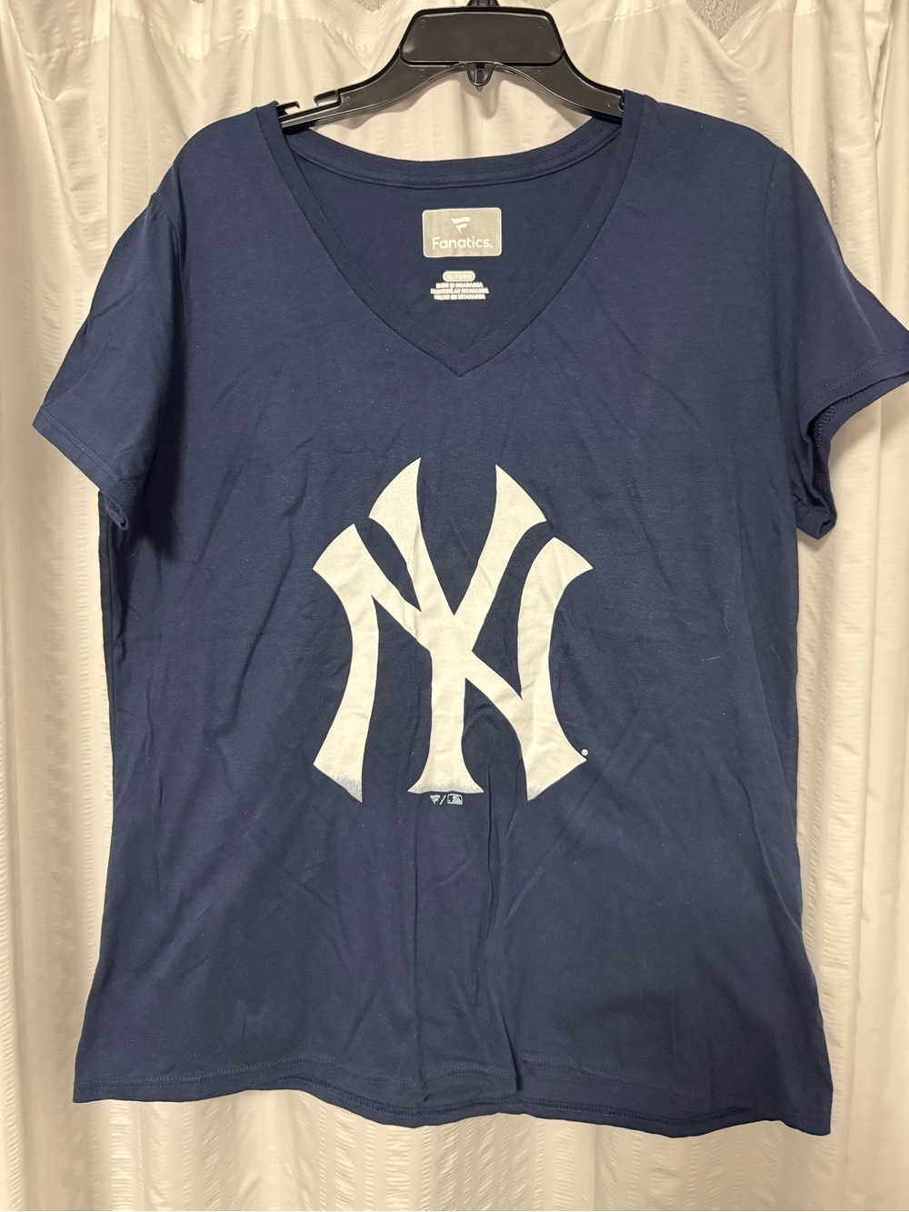New York Yankees Women’s V-Neck Tee